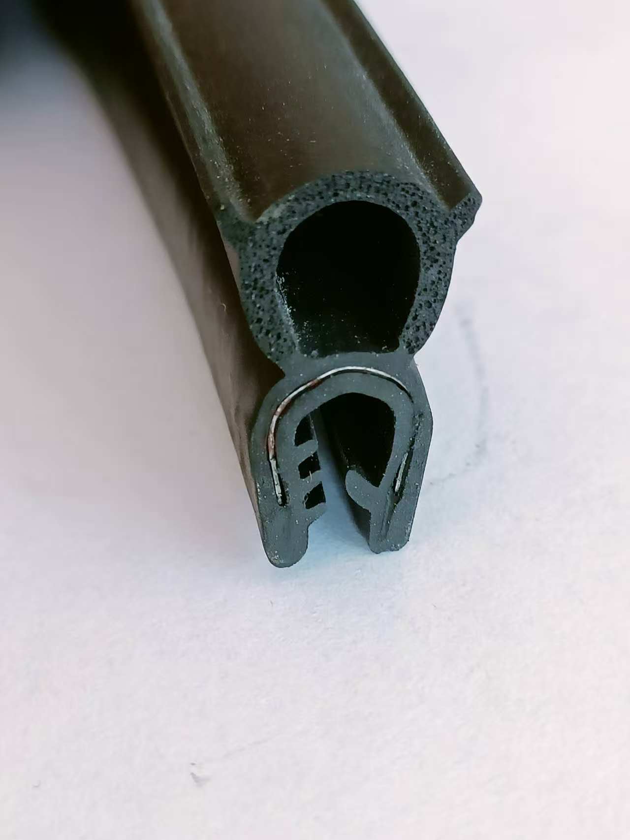 Automotive weatherstrips